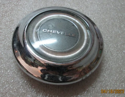 1967 CHEVROLET CHEVELLE BUZINA TAMPA BOTÃO EMBLEMA ORIGINAL ORIGINAL ORIGINAL FABRICANTE DE EQUIPAMENTO ORIGINAL - Imagem 1 de 4