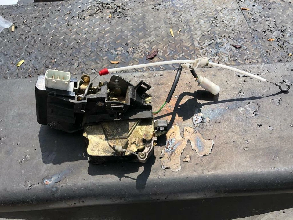 Conjunto de pestillo de puerta trasera derecha OEM BMW E38 740iL 750iL 1995-2001 Foto 1 de 1