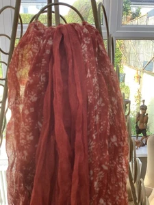 SOFT CRINKLY OMBRÉ RUST AND PEACH SCARF/ PASHMINA .  FREE P & P - Picture 1 of 1