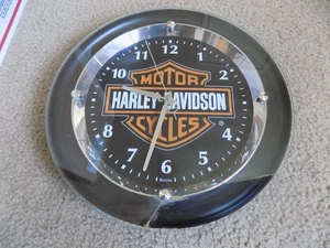 Harley Davison Wanduhr 12 Zoll SIEHE BILDER! Schwarz und Orange Harley Davidson! - Bild 1 von 2