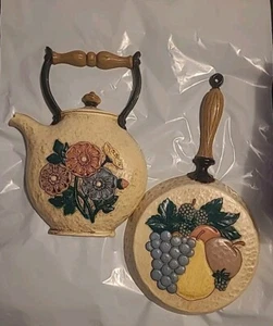 Vtg. 2 Piece Kitchen Wall Decor Tea Kettle Skillet Fruit Flower Home Interiors - Picture 1 of 13