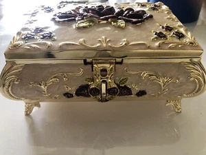 Beautiful Pearl Colored Jewlrey Box with Mirror Rose Enameled - Picture 1 of 9