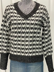 Kensie long sleeve knitted  gray white sweater,  Size S - Picture 1 of 5