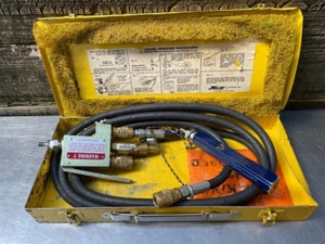 Milton 1065 M85352/1 Commercial Aircraft Inflator Gauge w/ 1067 Low Press Gauge - Picture 1 of 10