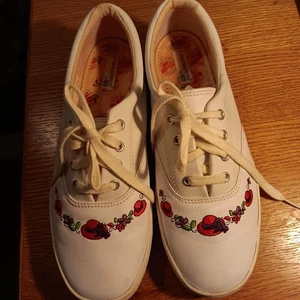 Ladies White Red Hat Sneakers. Size 9W - Picture 1 of 7