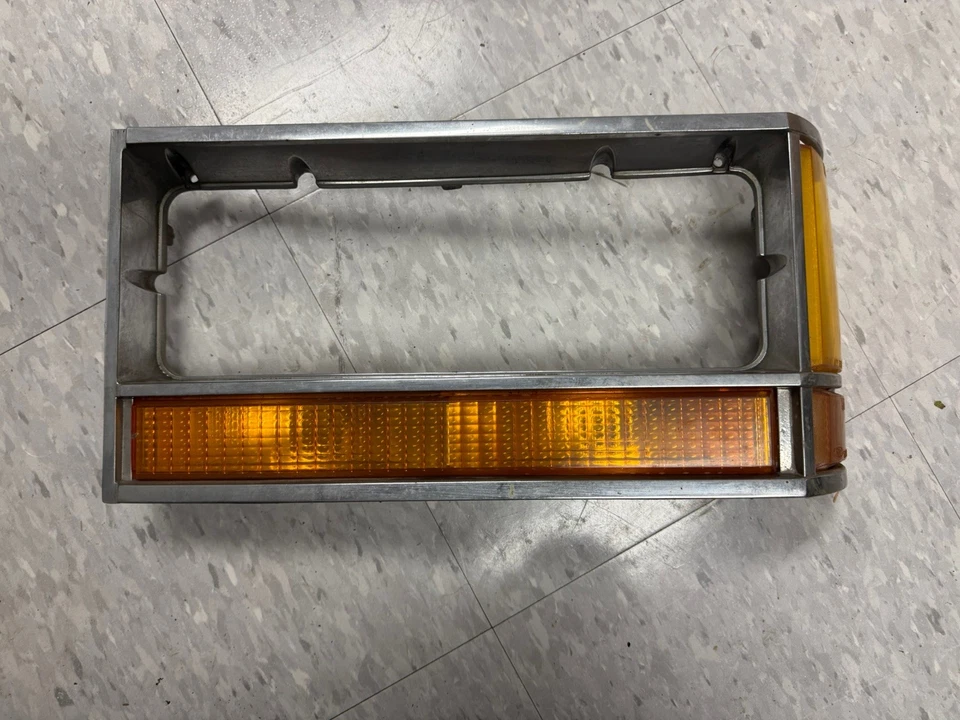 Ford LTD Crown Victoria 1980-1987 faros bisel moldura izquierda izquierda - enchufes no probados Foto 1 de 4
