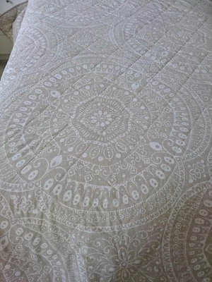 NEXT REVERSIBLE ABSTRACT CIRCLE QUILTED COTTON&POLY KINGSIZE THROW/BEDSPREAD NEW - Image 1 of 4