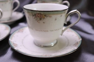 4 Noritake GREENBRIER Tasse & Untertasse Set (en) grün & silber - Bild 1 von 4