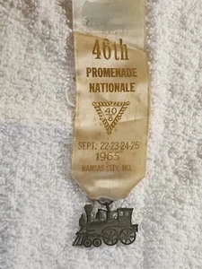 (D11) 40&8 Society 1965 Promenade Delegiertenband mit Aufsatz, SCHÖN - Bild 1 von 2