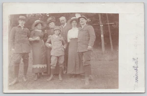 Foto real postal familiar posando para cámara publicada 1913 RPPC - Imagen 1 de 3