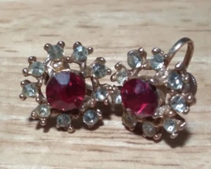 Pendientes traseros atornillados de estrás rojos y transparentes de colección - Imagen 1 de 2