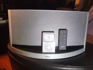 Bose SoundDock 10 Bluetooth Digital Music System With 30 Gig iPod 800+songs - Picture 1 of 10