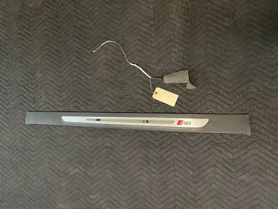 2017 AUDI R8 LH DRIVER SIDE KICK PLATE PANEL OEM - Изображение 1 из 4