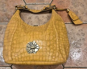 BOLSO DE HOMBRO FIORELLI COCODRILO AMARILLO MOSTAZA EN RELIEVE CON ASA SUPERIOR - Imagen 1 de 6