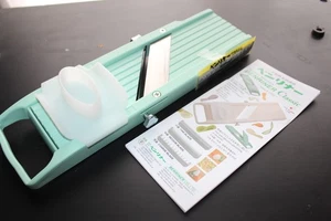 Benriner Vegetable mandoline Slicer slicer Universal vegetable cooker CBV04 - Picture 1 of 15