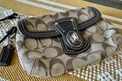 Coach Brown Tan Canvas Signature Legacy Turnlock Wristlet Leather Trim Purse - Изображение 1 из 4