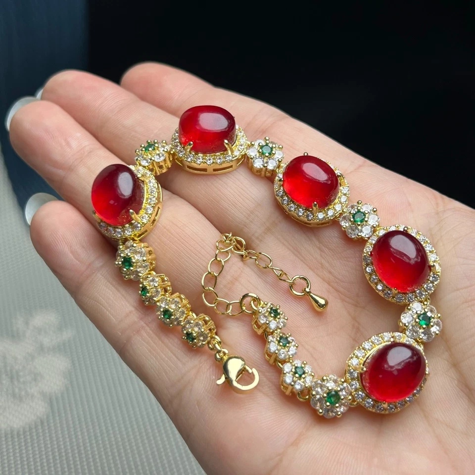 ​Pulsera de cuentas de jadeíta roja natural de Birmania circonita cúbica y piedras preciosas esmeralda cadena tono dorado​ Foto 1 de 4