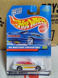 Hot Wheels #821 '96 Mustang Convertible PEGHOOK BENT/CREASED/RUFFLE EDGES(Loc-M) - Picture 1 of 5