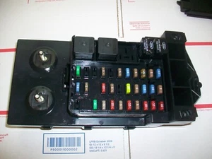 LIKE NUU F85B-14A067-AA  1997 1998 Ford F150 F-150 Cabin Fuse Block Box  - Picture 1 of 3