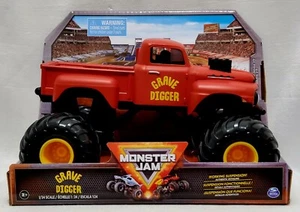 2023 MONSTER JAM - GRAVE DIGGER - RETRO RED MONSTER TRUCK 1:24 SERIES 17 - Picture 1 of 5