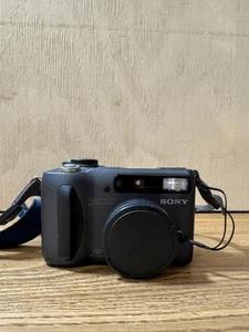 Sony Cyber-shot DSC-S85 fotocamera 4,1 MP digitale Carl Zeiss zoom 6X Giappone, non testata - Foto 1 di 9