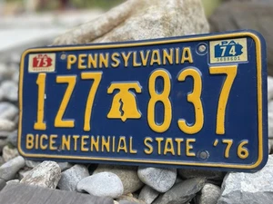 Vintage 1975-1976 PENNSYLVANIA BICENTENNIAL LICENSE PLATE 1Z7 837 LIBERTY BELL - Picture 1 of 5