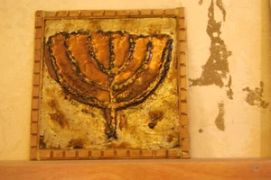 Una MENORAH especial rústica hecha a mano cultura artística judía - Imagen 1 de 2