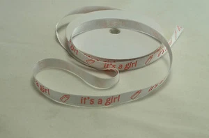 Ruban Satin Imprimé " it's a girl " Rose 10mm imprime 10 mm - Picture 1 of 1