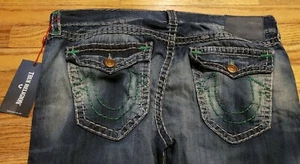 Neu mit Etikett True Religion Geno Super T Herrenjeans, grüne Nähte, Größe 42 x 33 - Bild 1 von 8