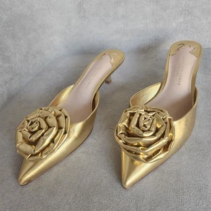 Antonio Melani Jennifer Sumko Mules 9.5 Cuero Dorado Jensy Flor Puntiaguda Nuevo $130 - Imagen 1 de 12