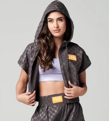 Sudadera con capucha manga corta Zumba STRONG talla pequeña Foto 1 de 4