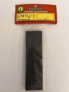 VINTAGE MARTIN ARCHERY ARROW FLETCHING J-19 CLAMP FOR RIGHT OR STRAIGHT FEATHERS - Picture 1 of 2