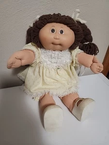 Vintage Cabbage Patch 1985 bambola capelli castani vestito giallo antico da collezione - Foto 1 di 22
