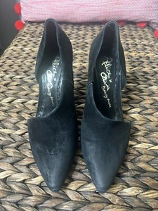ALICE + OLIVIA Tamara Black Suede Cutaway Pumps Size 38 - Picture 1 of 6