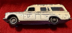 Vintage MATCHBOX LESNEY No 3 Mercedes Benz “Binz” Ambulance England - Picture 1 of 6