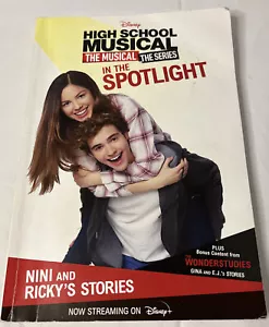High School Musical Die Musical-Serie: Im Rampenlicht: Nini & Rickys Geschichten - Bild 1 von 5