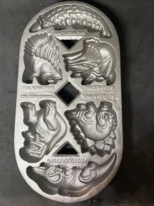 John Wright Cast Iron Dinosaur Cake Baking Pan Muffin Mold Vtg 1986 Pan Made USA - Picture 1 of 8