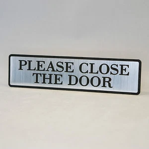 BITTE SCHLIESSEN SIE DIE TÜR Graviertes Kunststoffschild Haus, Geschäft 1,5 Zoll x 6 Zoll - Bild 1 von 5