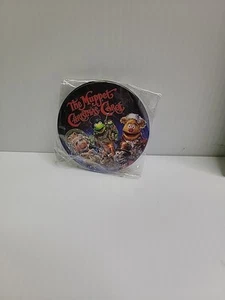 VINTAGE 1992 THE MUPPETS CHRISTMAS CAROL FILM PROMO PULSANTE - Foto 1 di 2