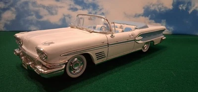 1958 Pontiac Bonneville Conv Die Cast  1:18 Scale Road Signature - Image 1 of 4