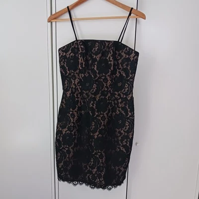 Vestido de cóctel vintage Eva Chun negro encaje sobre seda mini LBD 90s 8 pequeño Foto 1 de 4
