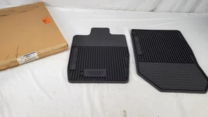Alfombrilla de contorno de piso de goma delantera Crown Vic 2007-2010 genuina Ford 7N7Z-5413086-AA - Imagen 1 de 7