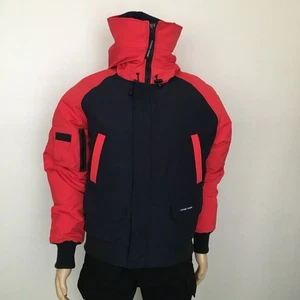 CANADA GOOSE CHILLIWACK BOMBER JACKET ROSSO NAVY Uomo TAGLIA SMALL - Foto 1 di 14