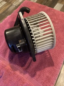 2000-2004 Subaru Legacy Outback Blower Motor 72223AE000 - Picture 1 of 6