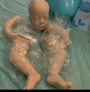 Jude by Olga Auer Reborn Baby Puppen Kit. Unlackierter Kopf, Arme, Beine - Bild 1 von 6