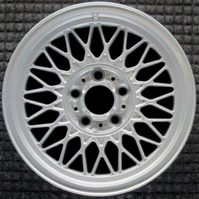Rueda BMW 740i pintada 16 pulgadas OEM 1994 a 2002 Foto 1 de 3