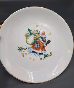Vintage HUTSCHENREUTHER Christmas Plate "SANTA" 9 7/8” - Picture 1 of 10