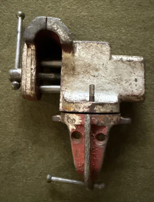 Tornillo de banco pequeño vintage 🇺🇸 base giratoria Foto 1 de 4