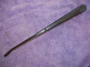 86 - 94 Classic SAAB 900 Convertible Right Wiper Arm D2 - Picture 1 of 7