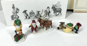 Dept 56 Heritage Village Santa's Little Helpers #5610-3 North Pole Village - Bild 1 von 8